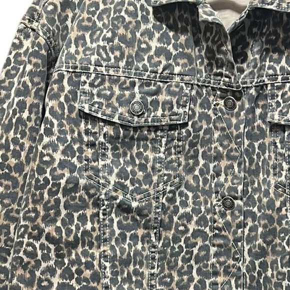 Free People Leopard Print Cropped Raw Hem Denim Jacket Size Smalll - Picture 8 of 16